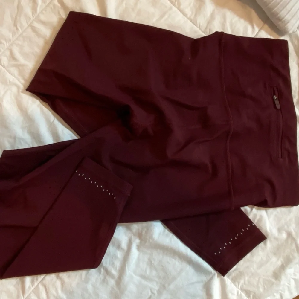Lululemon - Picture 3 of 6